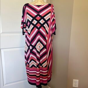 Chic Geometric Maxi Dress in Pink and Black